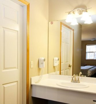 Bow River Inn 7