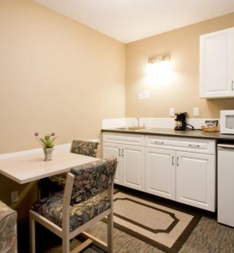 Bow River Inn 9
